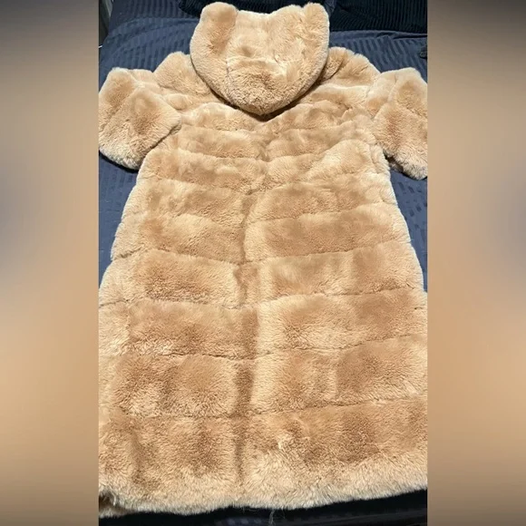 Azalea Wang Luxurious Long Hooded Tan Faux Fur Coat Women’s Small - Picture 5 of 5